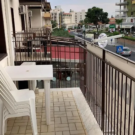 Plutone 지아르디니낙소스